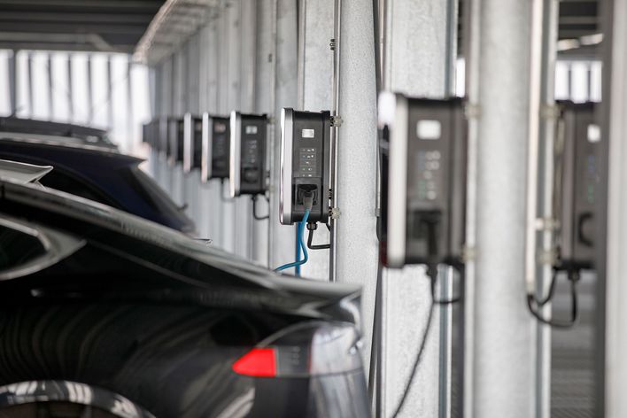 Parkhaus mit Elektroladestationen bei Trumpf